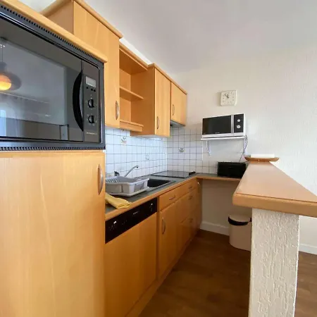 T2 6 Pers Avec Balcon, A Deux Pas De La Et Des Commerces - - Fr-1-245-136 Apartment