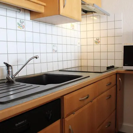 Appartement T2 6 Pers Avec Balcon, A Deux Pas De La Et Des Commerces - - Fr-1-245-136