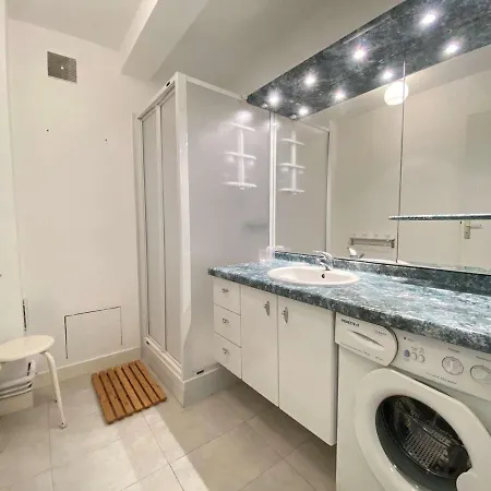 Lägenhet T2 6 Pers Avec Balcon, A Deux Pas De La Et Des Commerces - - Fr-1-245-136 *