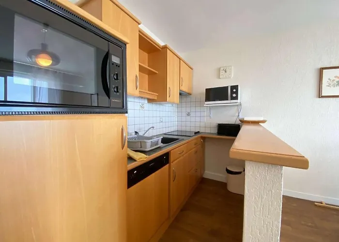 T2 6 Pers Avec Balcon, A Deux Pas De La Et Des Commerces - - Fr-1-245-136 Appartement