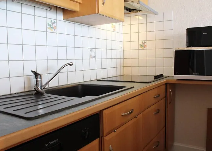 Appartement T2 6 Pers Avec Balcon, A Deux Pas De La Et Des Commerces - - Fr-1-245-136