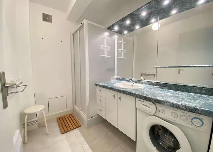 Appartement T2 6 Pers Avec Balcon, A Deux Pas De La Et Des Commerces - - Fr-1-245-136 *