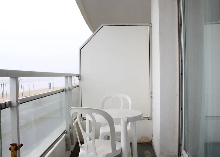 Appartement T2 6 Pers Avec Balcon, A Deux Pas De La Et Des Commerces - - Fr-1-245-136 *