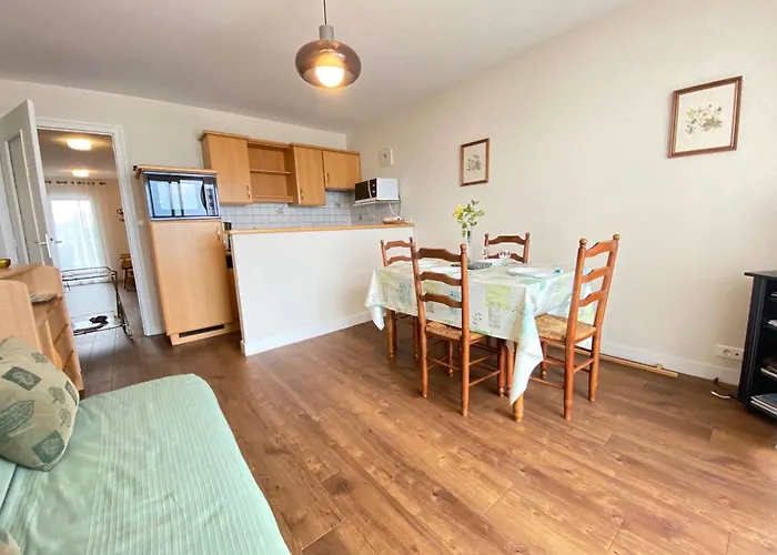 Appartement T2 6 Pers Avec Balcon, A Deux Pas De La Et Des Commerces - - Fr-1-245-136 *